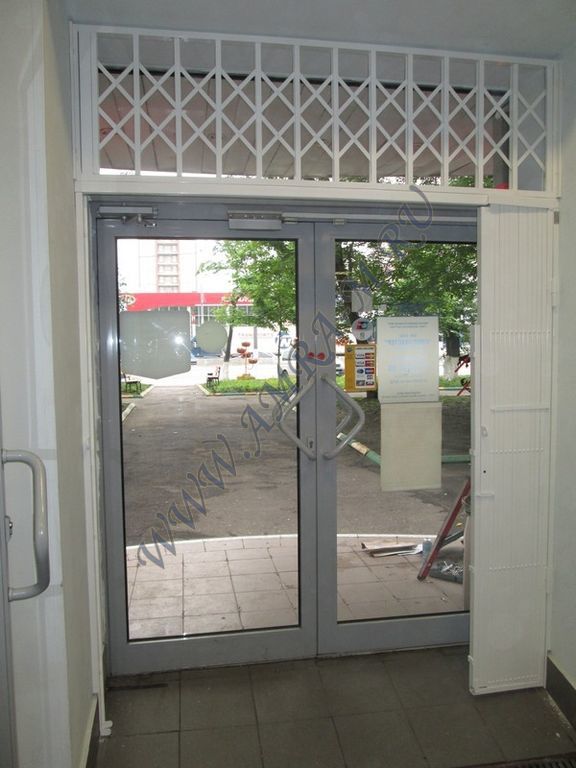 Раздвижные решётки на двери (тип 3) 1,8*3,0, цена в Перми от компании ДорХан Прикамье (manikyrsha.ru)